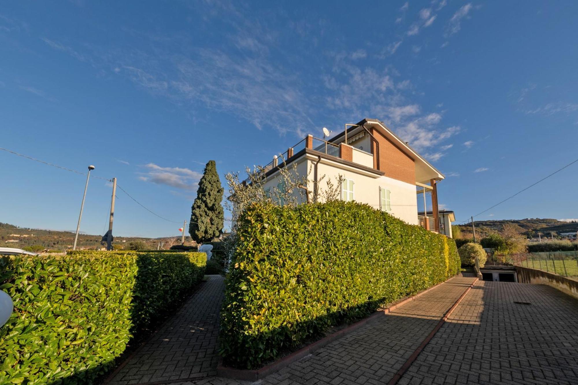 Apartmentsgarda - Rosa Chiare Bardolino Exterior photo
