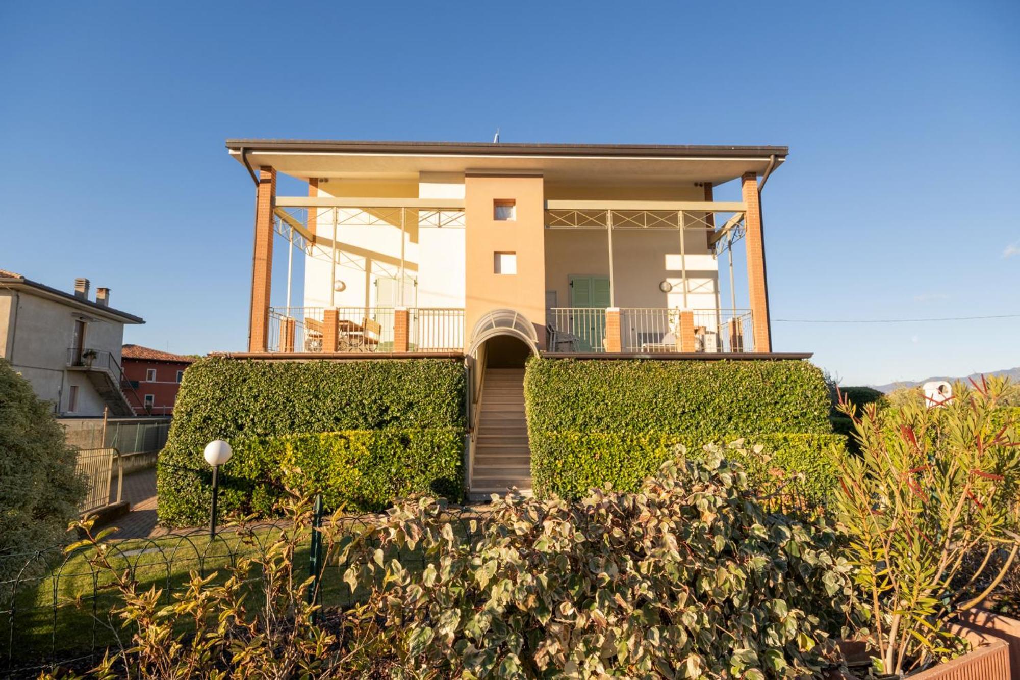 Apartmentsgarda - Rosa Chiare Bardolino Exterior photo